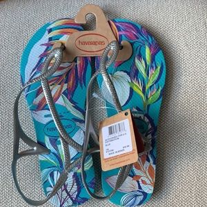 NWT women’s sandals
